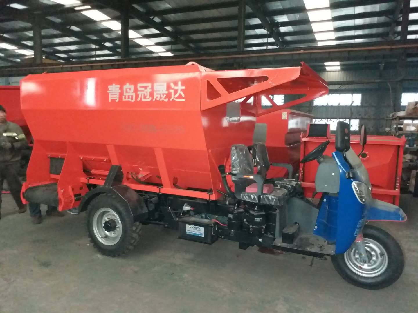 內(nèi)蒙古某公司購(gòu)買(mǎi)雙側(cè)撒料車